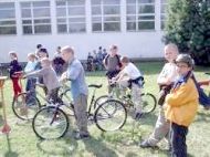 Uczniowie naszej szkoy podczas konkursu rowerowego.